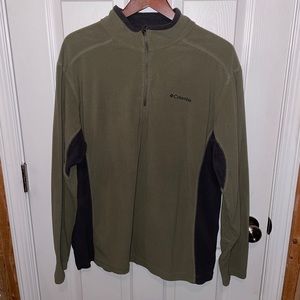 Columbia fleece pullover. Color-green. Size-XL.
